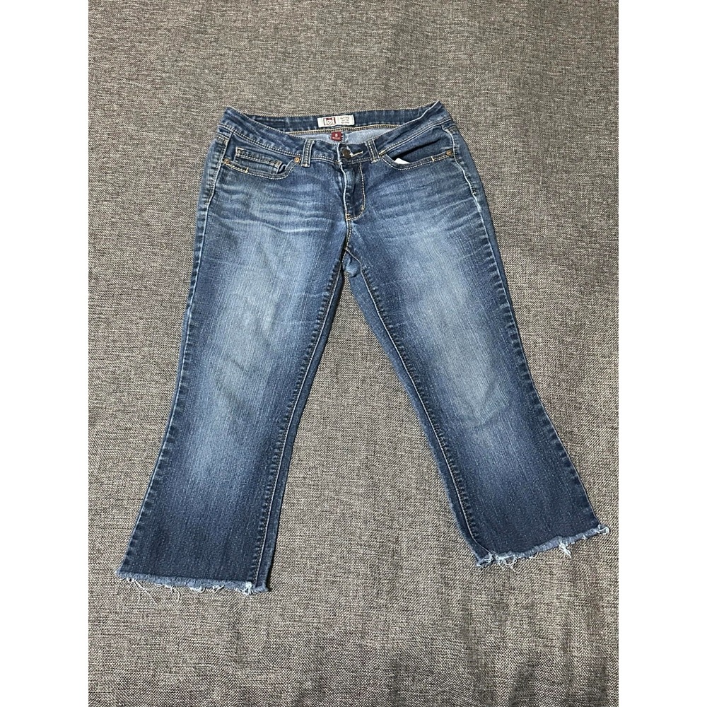L.E.I. Women Junior's 5R Ashley Low Rise Slim Bootcut Cut Off Jeans